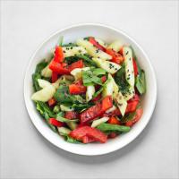 Салат овощной с кунжутом