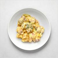 Салат с копченой курой и ананасом 100г