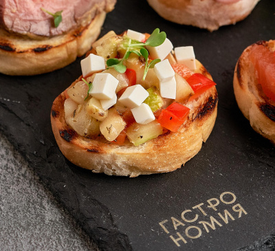 Брускета с овощами и рассольным сыром 60г