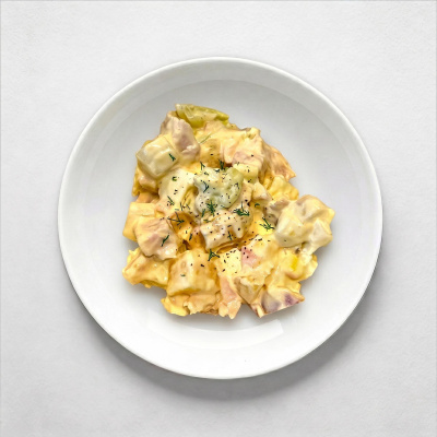 Салат с копченой курой и ананасом 100г
