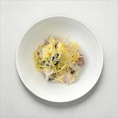 Салат с цыпленком и грибами 100г