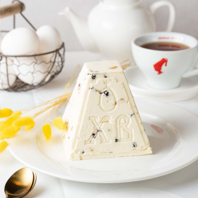 Пасха творожная с изюмом, курагой и цукатами